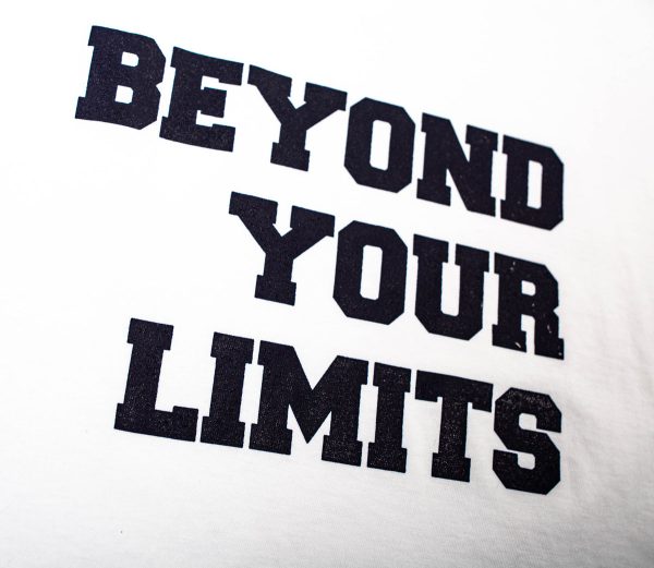 CAMISETA CROP BEYOND YOUR LIMITS